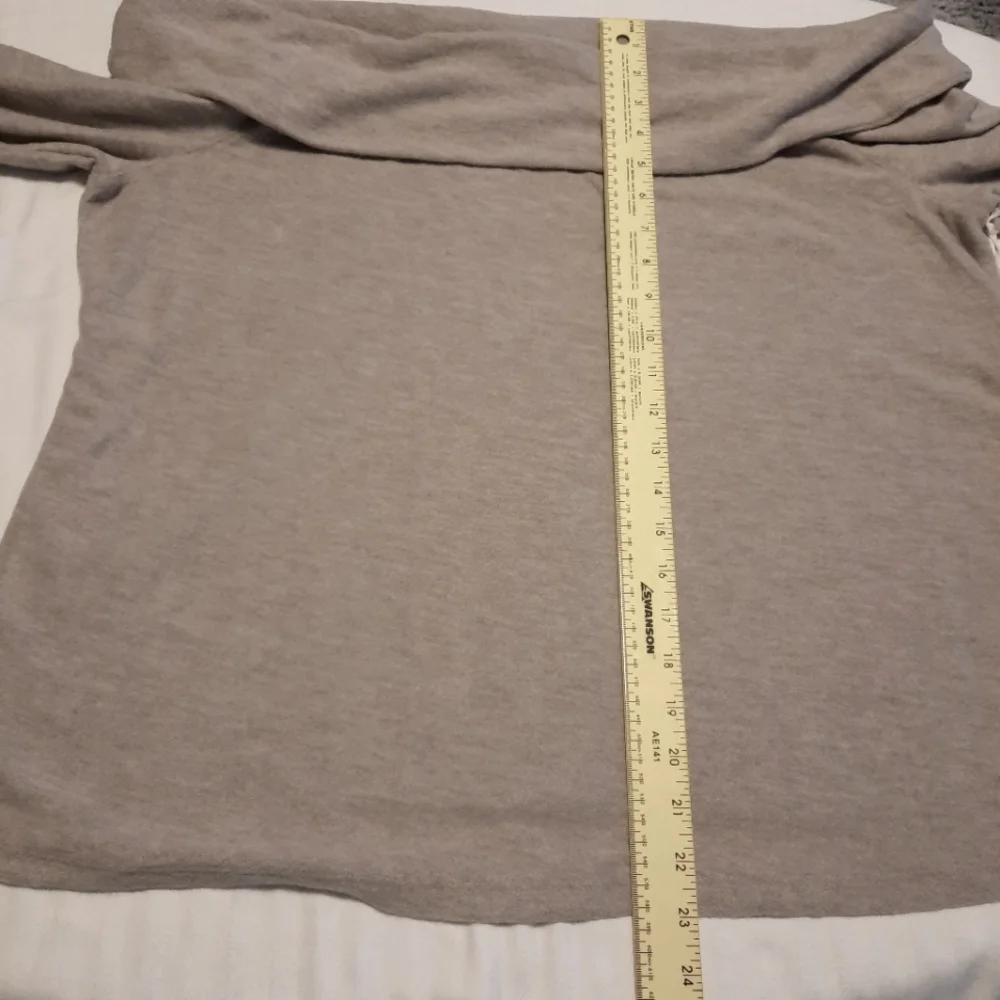 Off-Shoulder Sweater - Picture 9 of 13